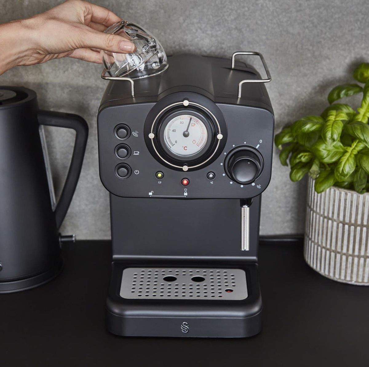 Swan Stealth Espresso Coffee Machine-SK2211OBLKN